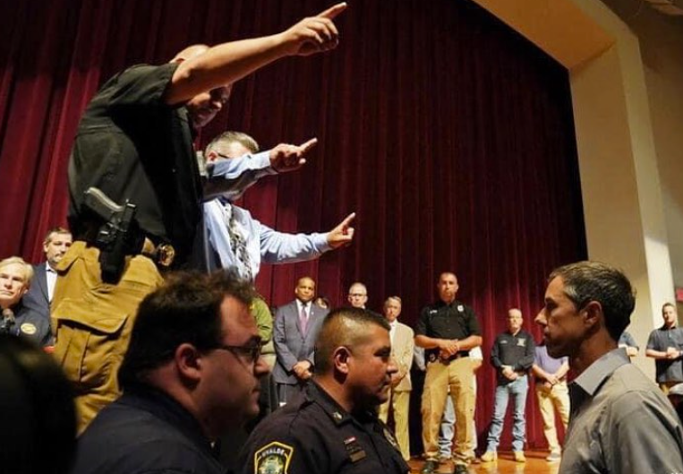 Beto O’Rourke confronts Texas governor Greg Abbott over mass shooting