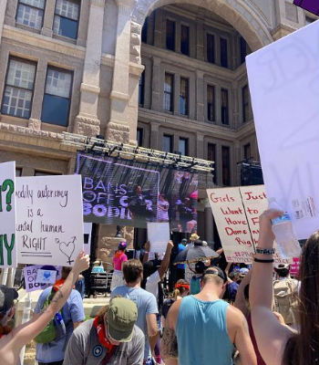 Texas trigger law banning abortion takes effect